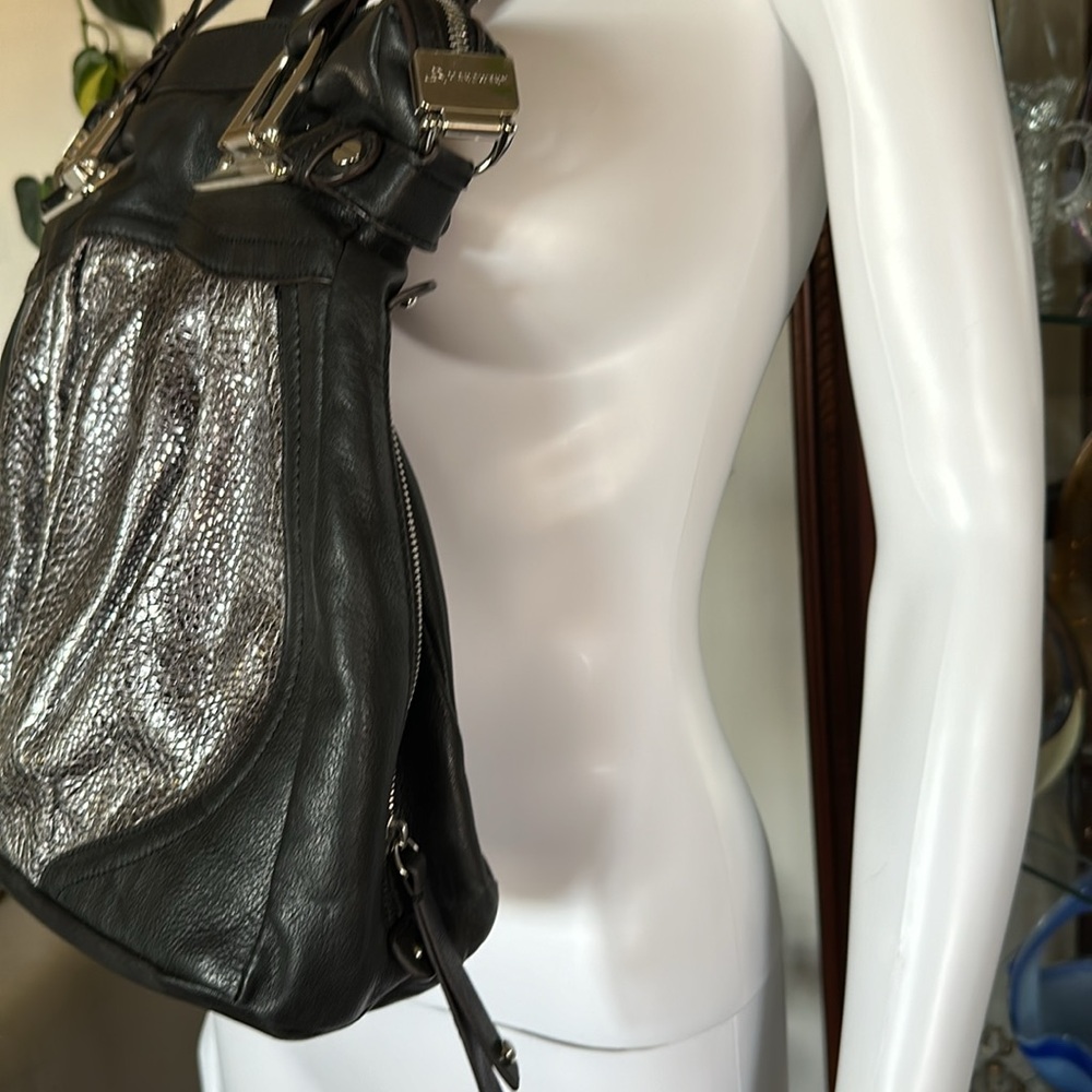 B. Makowsky Black Leather Silver Metallic Shoulder Bag like New - Picture 6 of 16